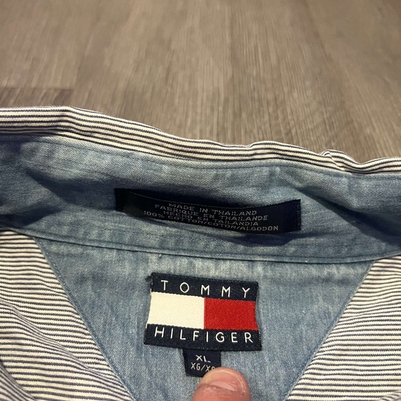 Tommy Hilfiger button up - Picture 2 of 3